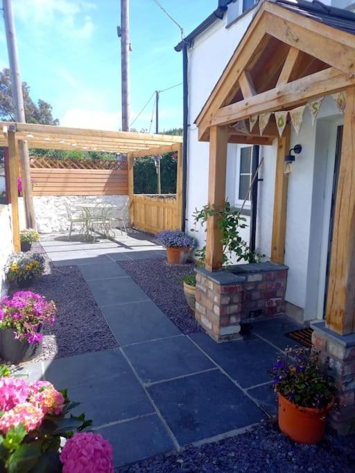 Cosy 2 Bed Cottage Between Snowdonia And The Sea Llandegai Eksteriør bilde